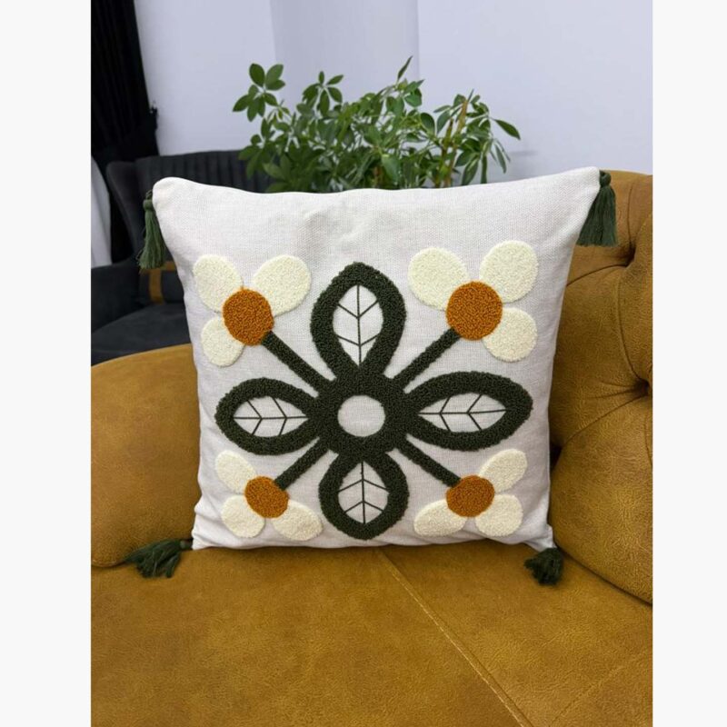 Geometrik Papatya Motifli Panç Nakışlı Püsküllü Kırlent Kılıfı 45x45 cm