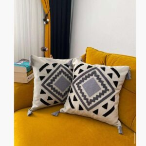 Gri Etnik Desenli Panç Nakışlı Püsküllü Kırlent Kılıfı 45x45 cm