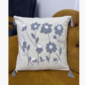 Gri Kır Çiçekleri Desenli Panç Nakışlı Püsküllü Kırlent Kılıfı 45x45 cm