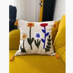 Renkli Kır Çiçekleri Panç Nakışlı Püsküllü Kırlent Kılıfı 45x45 cm